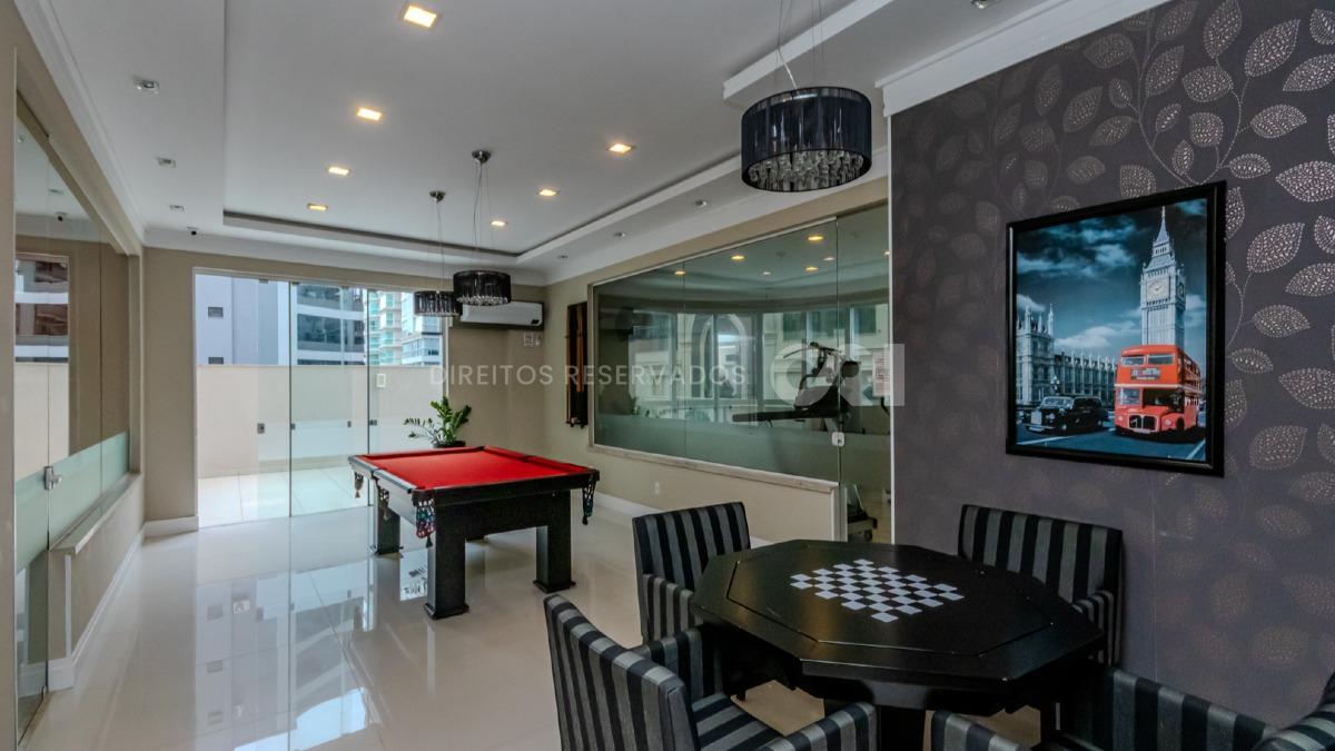 Apartamento com 3 Suítes no Edifício Vicenzo Residence na Meia Praia em Itapema