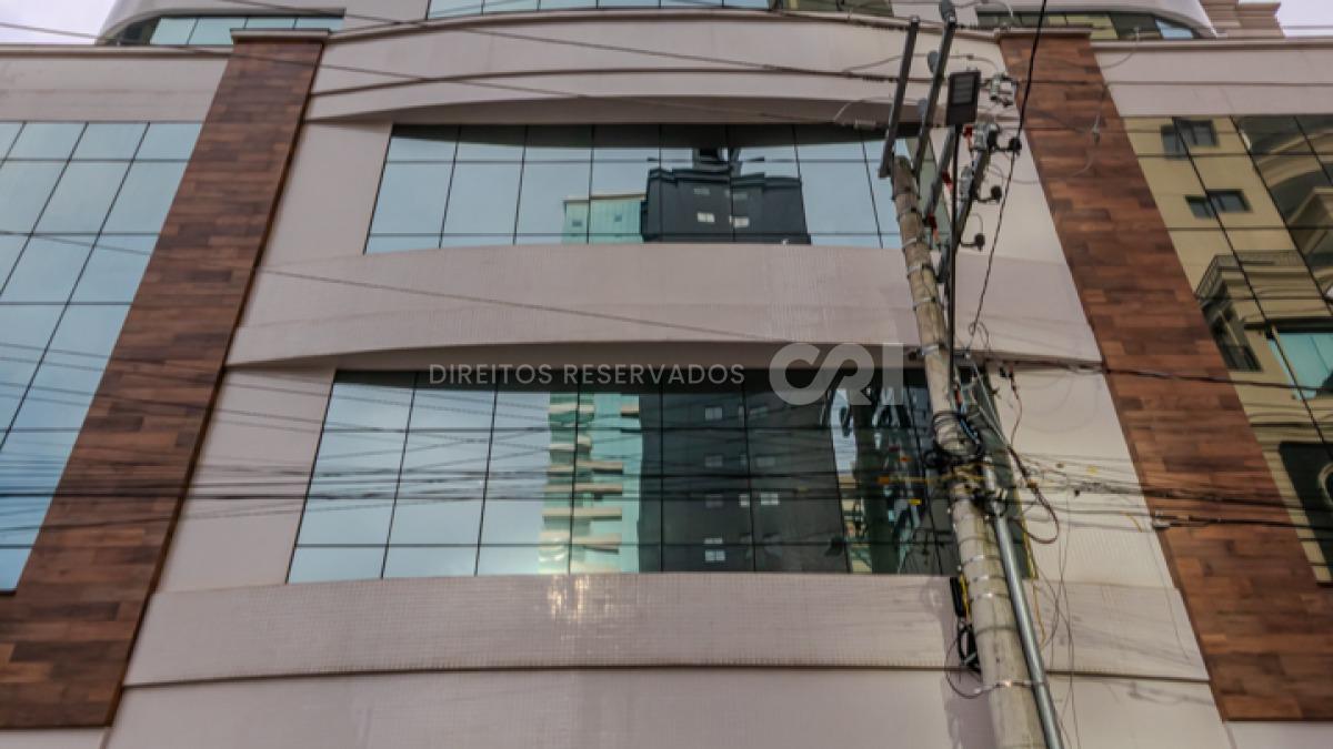Apartamento com 3 Suítes no Edifício Vicenzo Residence na Meia Praia em Itapema