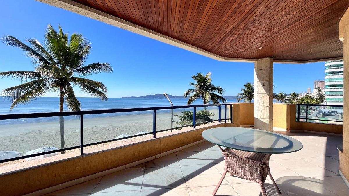 Apartamento com 4 Dormitórios no Center Lorenz I em Meia Praia, Itapema