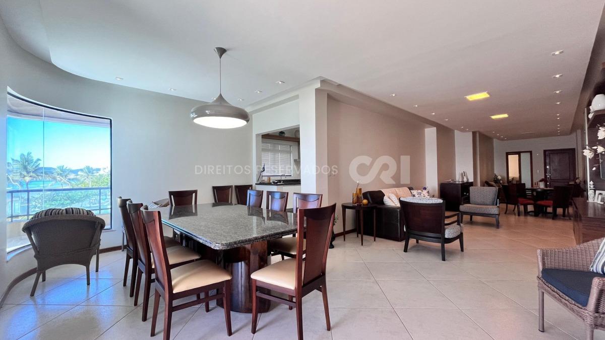 Apartamento com 4 Dormitórios no Center Lorenz I em Meia Praia, Itapema