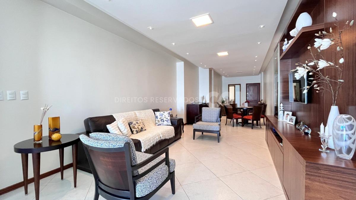 Apartamento com 4 Dormitórios no Center Lorenz I em Meia Praia, Itapema
