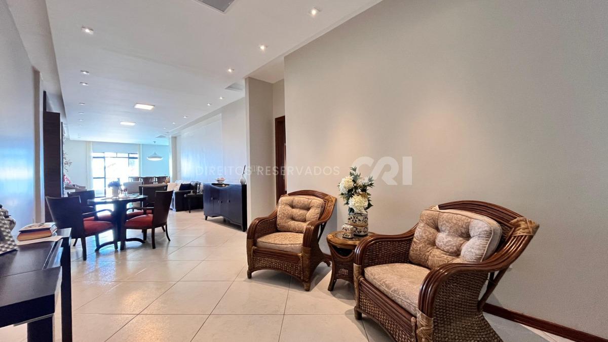 Apartamento com 4 Dormitórios no Center Lorenz I em Meia Praia, Itapema