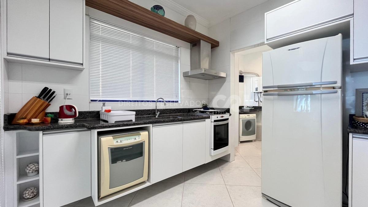 Apartamento com 4 Dormitórios no Center Lorenz I em Meia Praia, Itapema