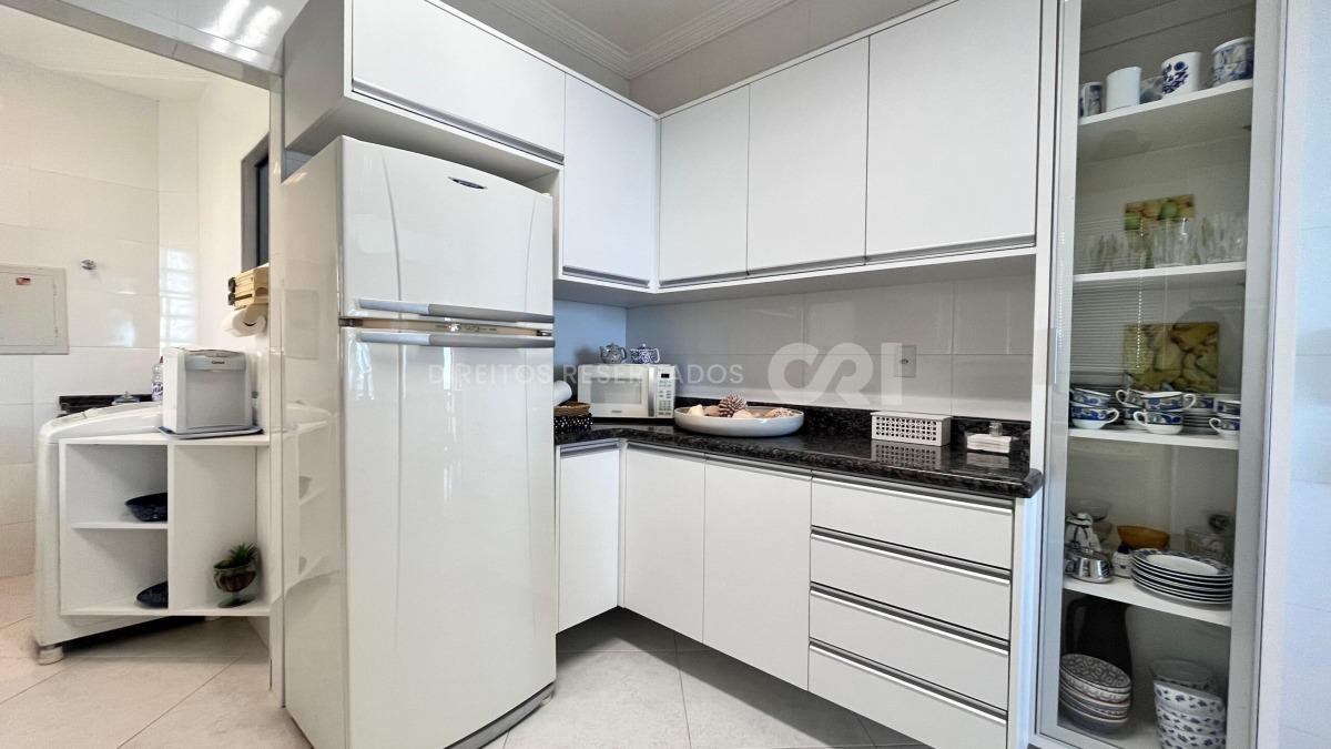 Apartamento com 4 Dormitórios no Center Lorenz I em Meia Praia, Itapema