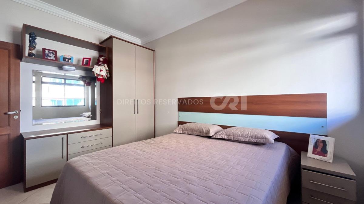 Apartamento com 4 Dormitórios no Center Lorenz I em Meia Praia, Itapema