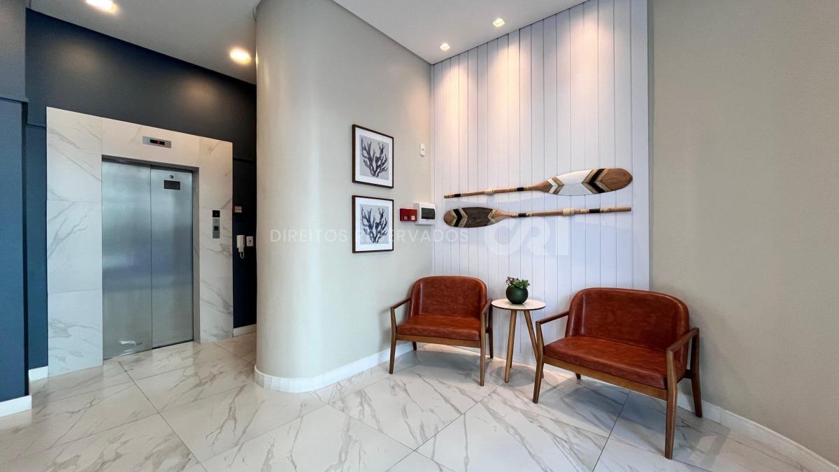 Apartamento com 4 Dormitórios no Center Lorenz I em Meia Praia, Itapema