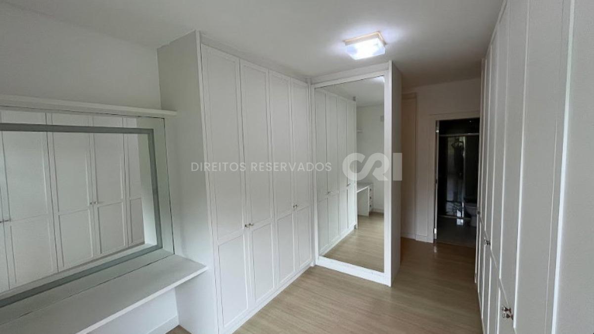 Apartamento com 3 Suítes no Sun City em Estreito, Itapema