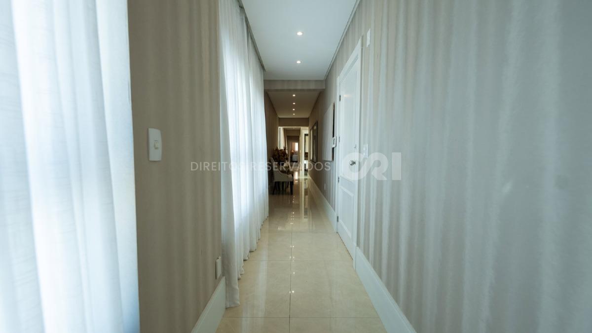 Apartamento com 4 Suítes no Magnum em Meia Praia, Itapema