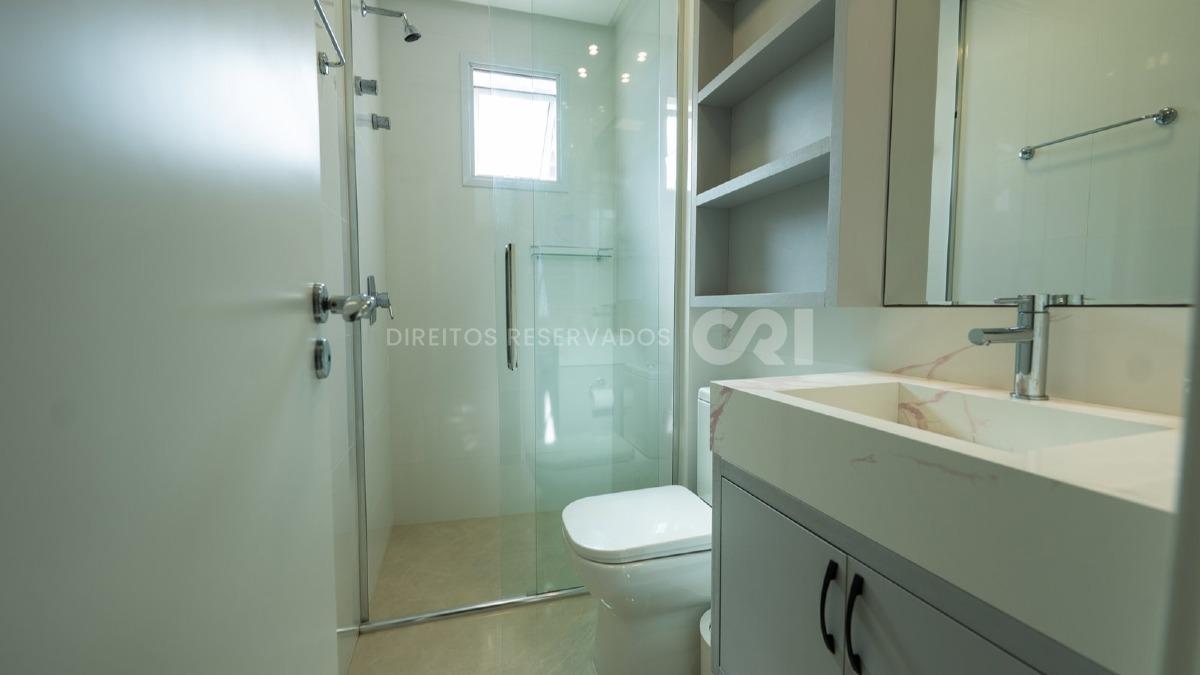 Apartamento com 4 Suítes no Magnum em Meia Praia, Itapema