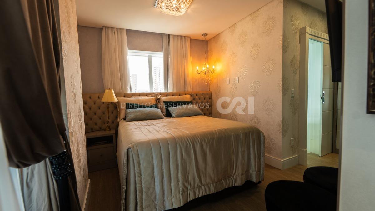 Apartamento com 4 Suítes no Magnum em Meia Praia, Itapema