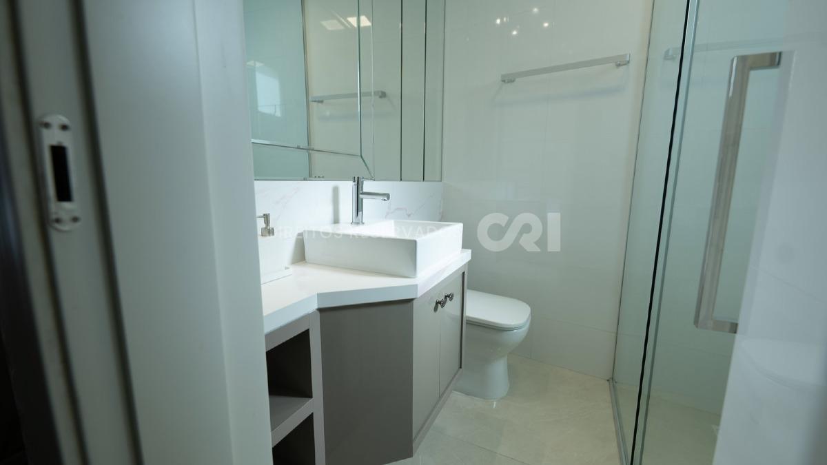 Apartamento com 4 Suítes no Magnum em Meia Praia, Itapema