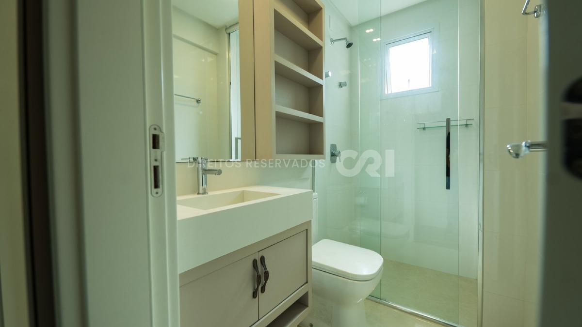 Apartamento com 4 Suítes no Magnum em Meia Praia, Itapema