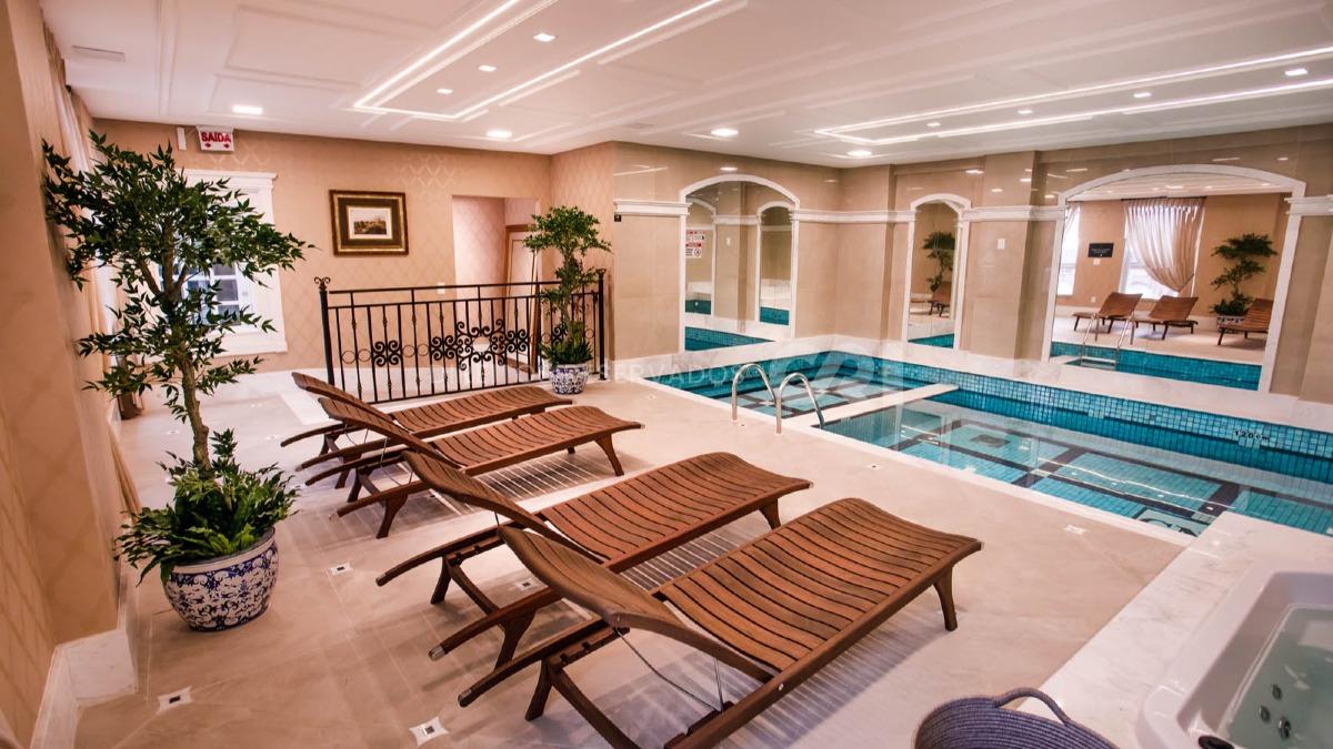Apartamento com 4 Suítes no Magnum em Meia Praia, Itapema