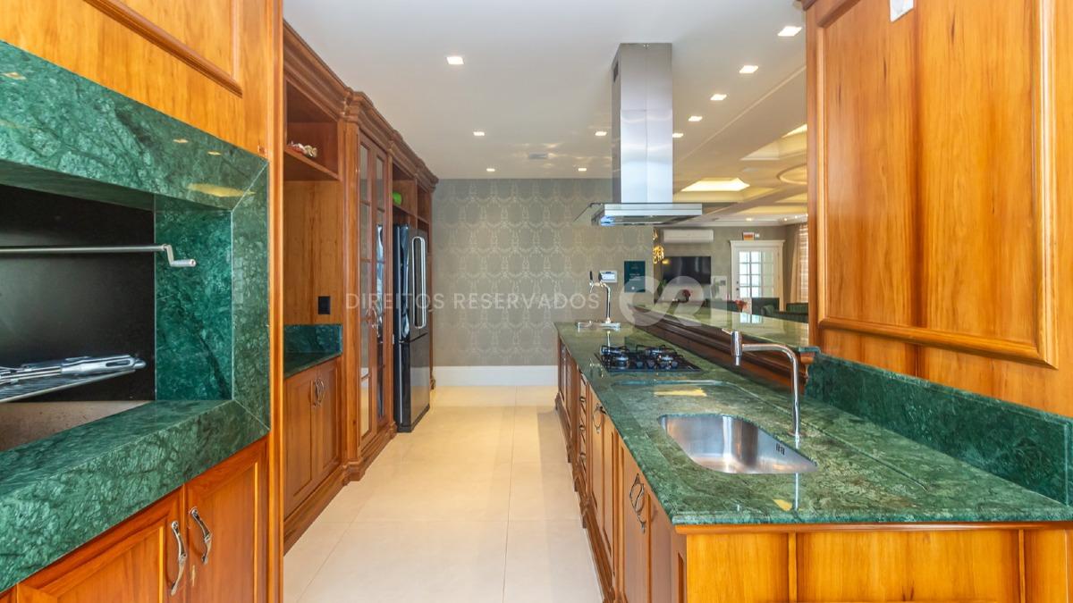 Apartamento com 4 Suítes no Magnum em Meia Praia, Itapema