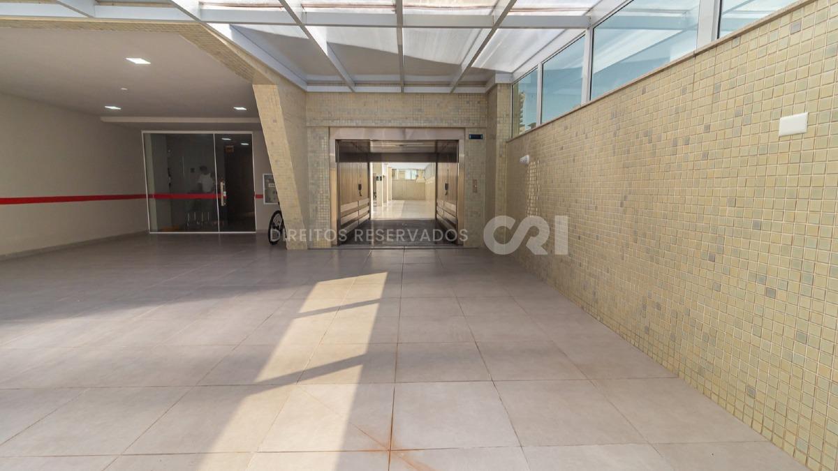Apartamento com 4 Suítes no Magnum em Meia Praia, Itapema