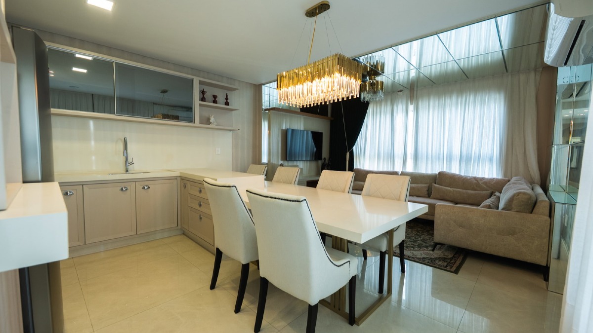 Apartamento com 4 Suítes no Magnum em Meia Praia, Itapema