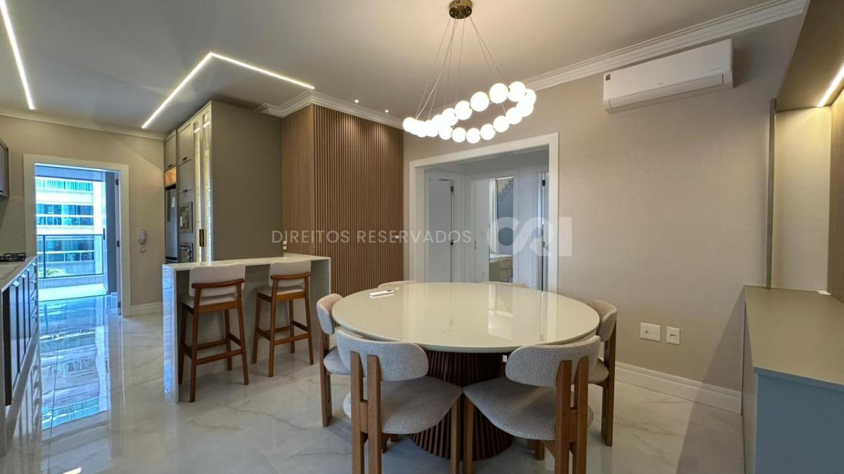 Apartamento com 3 Suítes no Greta Palace em Meia Praia, Itapema