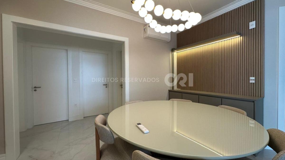 Apartamento com 3 Suítes no Greta Palace em Meia Praia, Itapema