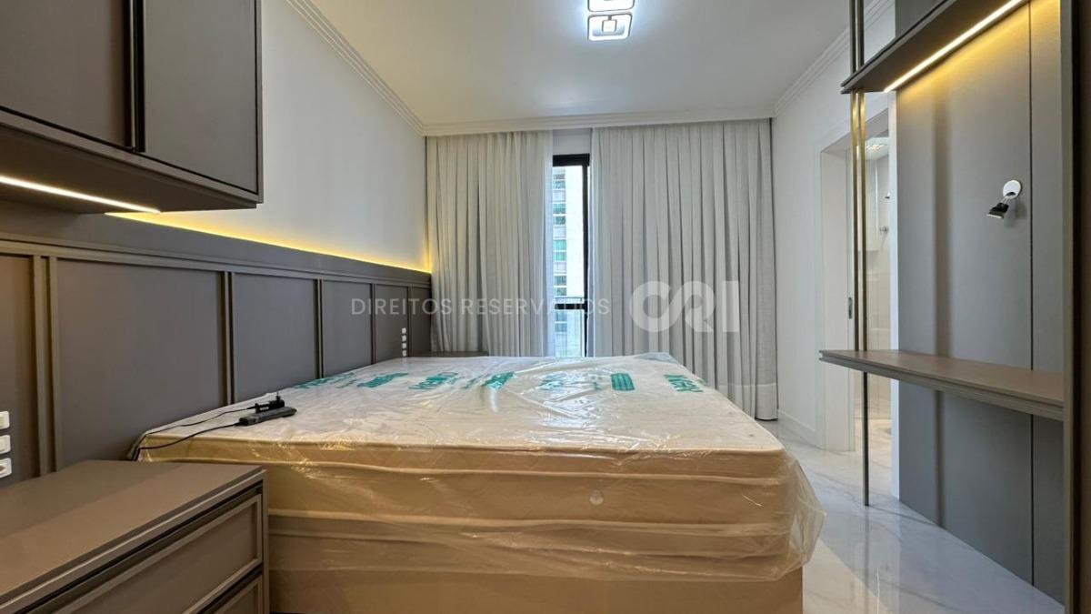 Apartamento com 3 Suítes no Greta Palace em Meia Praia, Itapema