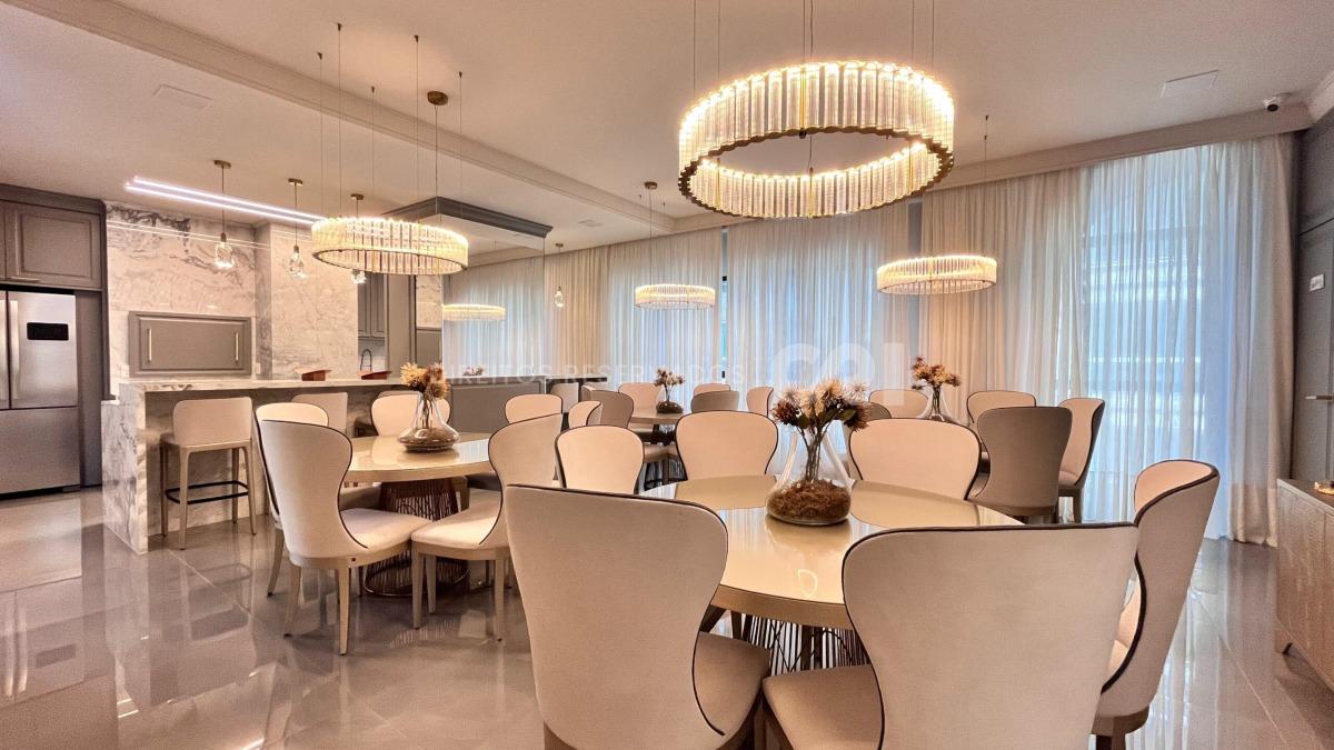 Apartamento com 3 Suítes no Greta Palace em Meia Praia, Itapema