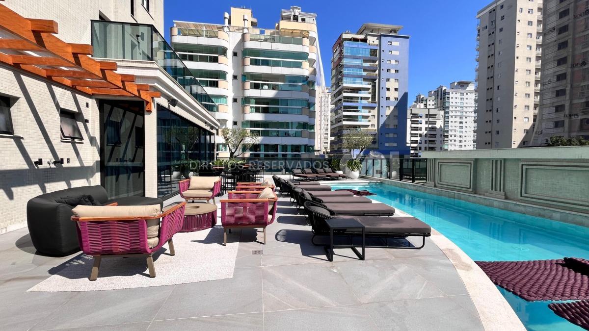 Apartamento com 3 Suítes no Greta Palace em Meia Praia, Itapema