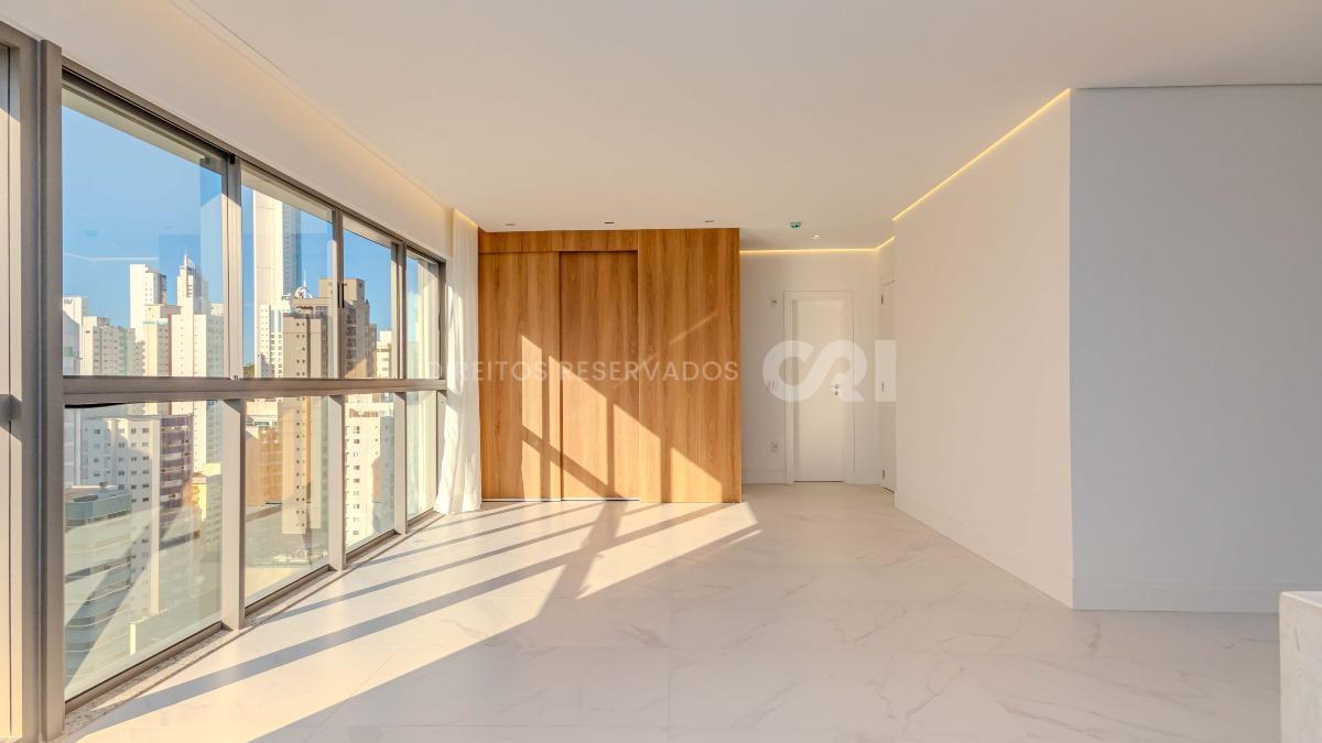  Apartamento com 3 suítes no Las Brisas Residence no Bairro Pioneiros em Balneário Camboriú 