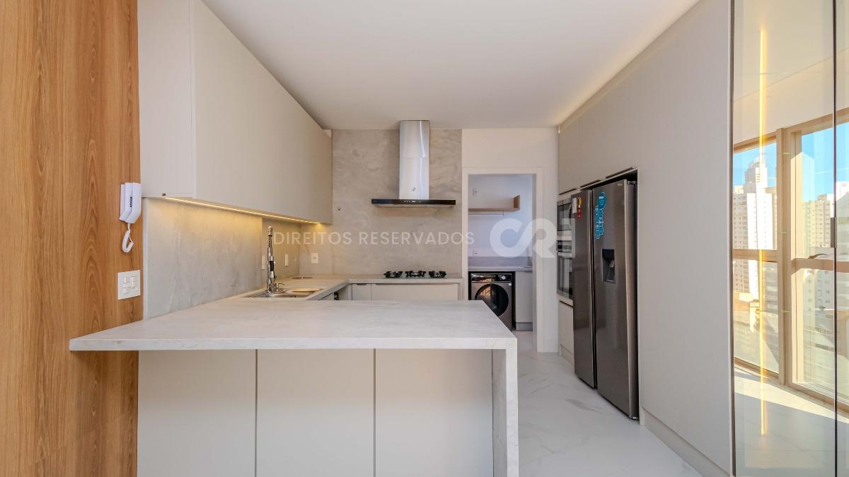  Apartamento com 3 suítes no Las Brisas Residence no Bairro Pioneiros em Balneário Camboriú 