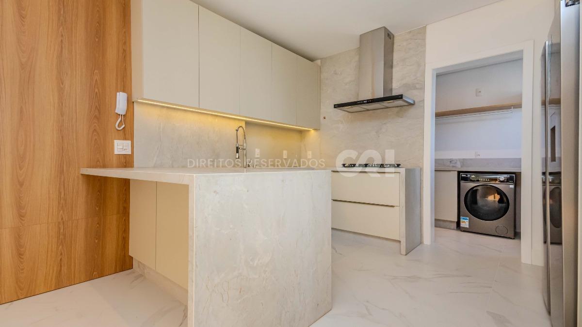  Apartamento com 3 suítes no Las Brisas Residence no Bairro Pioneiros em Balneário Camboriú 