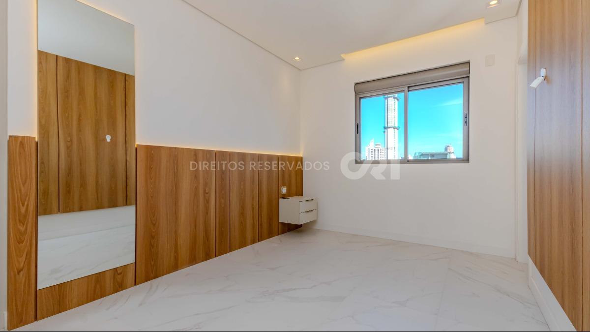  Apartamento com 3 suítes no Las Brisas Residence no Bairro Pioneiros em Balneário Camboriú 