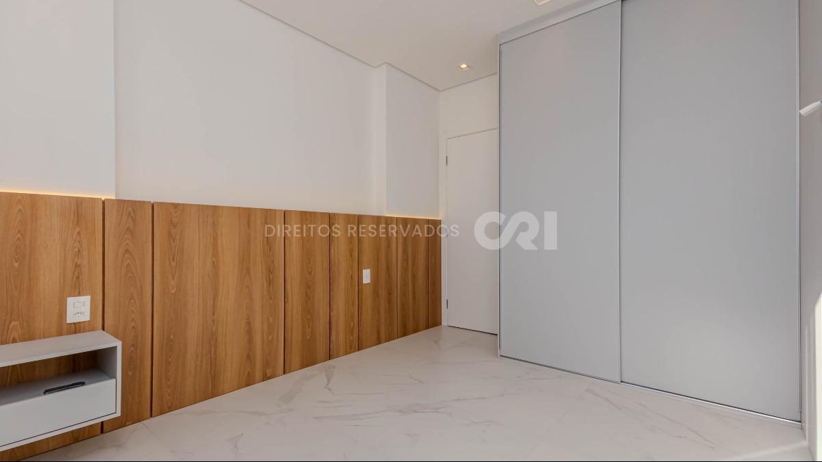  Apartamento com 3 suítes no Las Brisas Residence no Bairro Pioneiros em Balneário Camboriú 
