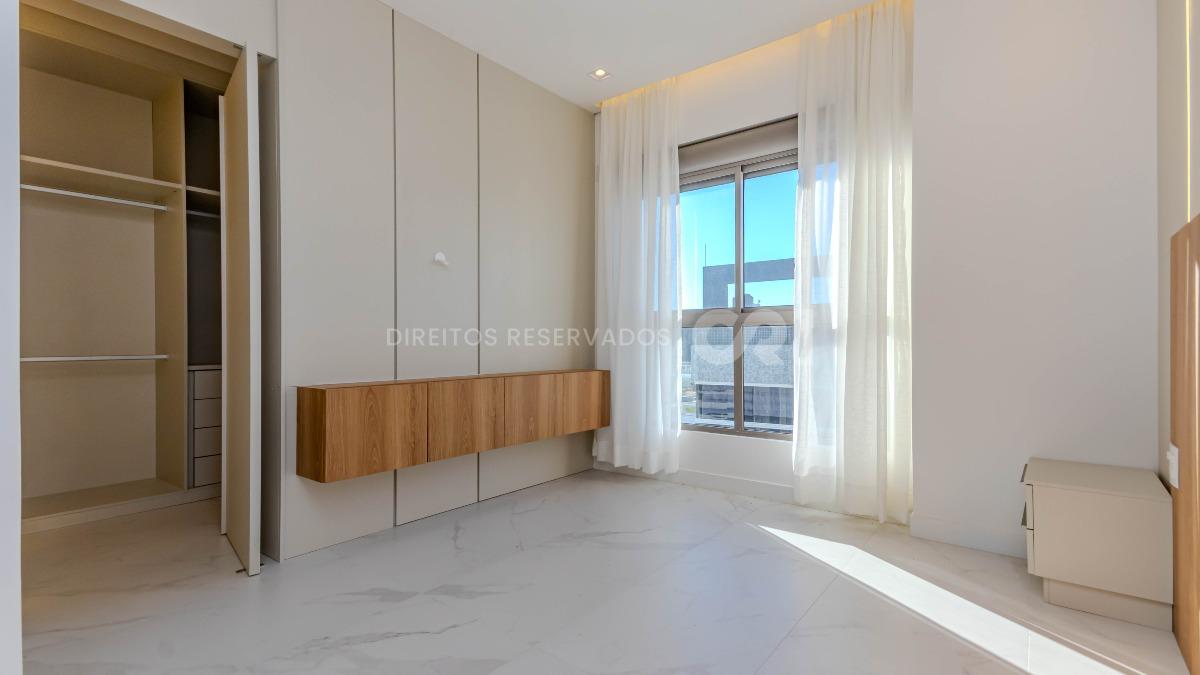  Apartamento com 3 suítes no Las Brisas Residence no Bairro Pioneiros em Balneário Camboriú 