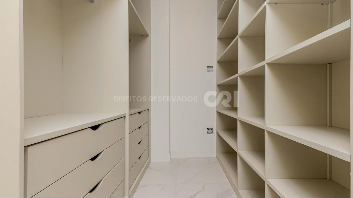  Apartamento com 3 suítes no Las Brisas Residence no Bairro Pioneiros em Balneário Camboriú 