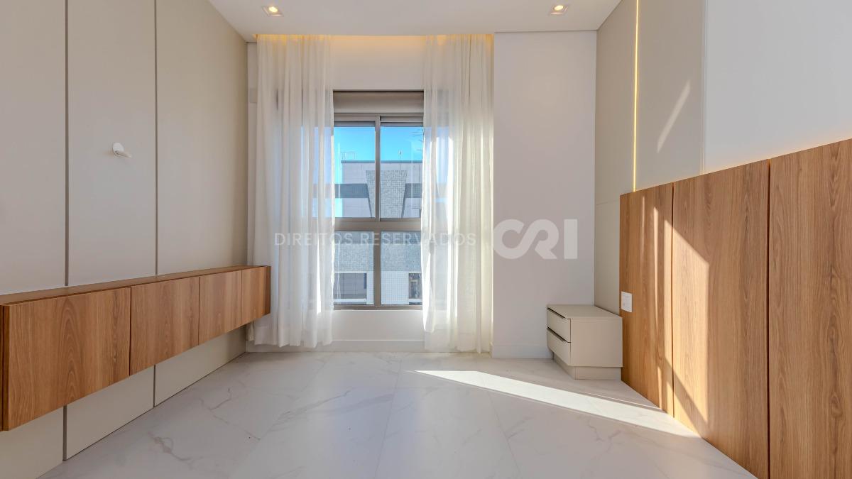  Apartamento com 3 suítes no Las Brisas Residence no Bairro Pioneiros em Balneário Camboriú 