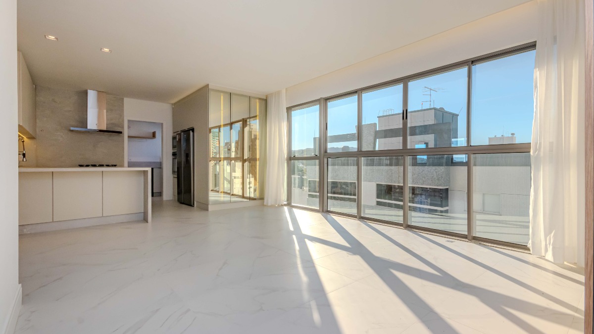 Apartamento com 3 suítes no Las Brisas Residence no Bairro Pioneiros em Balneário Camboriú