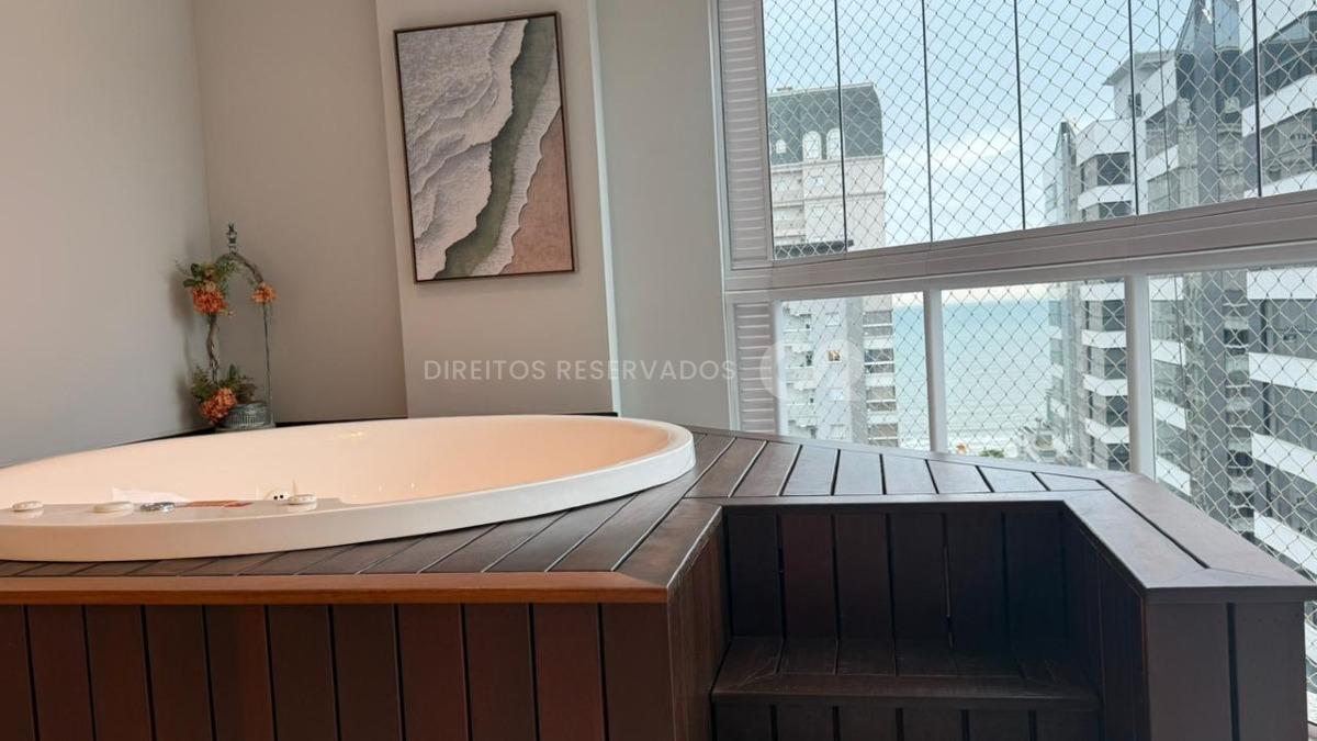 Cobertura com 4 Suítes no Piazza San Marco em Meia Praia, Itapema