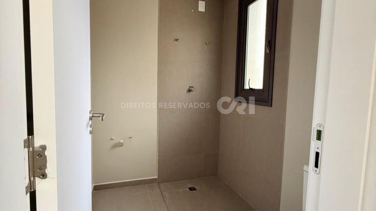 Apartamento com 2 Suítes no Edifício Haute na Meia Praia, Itapema
