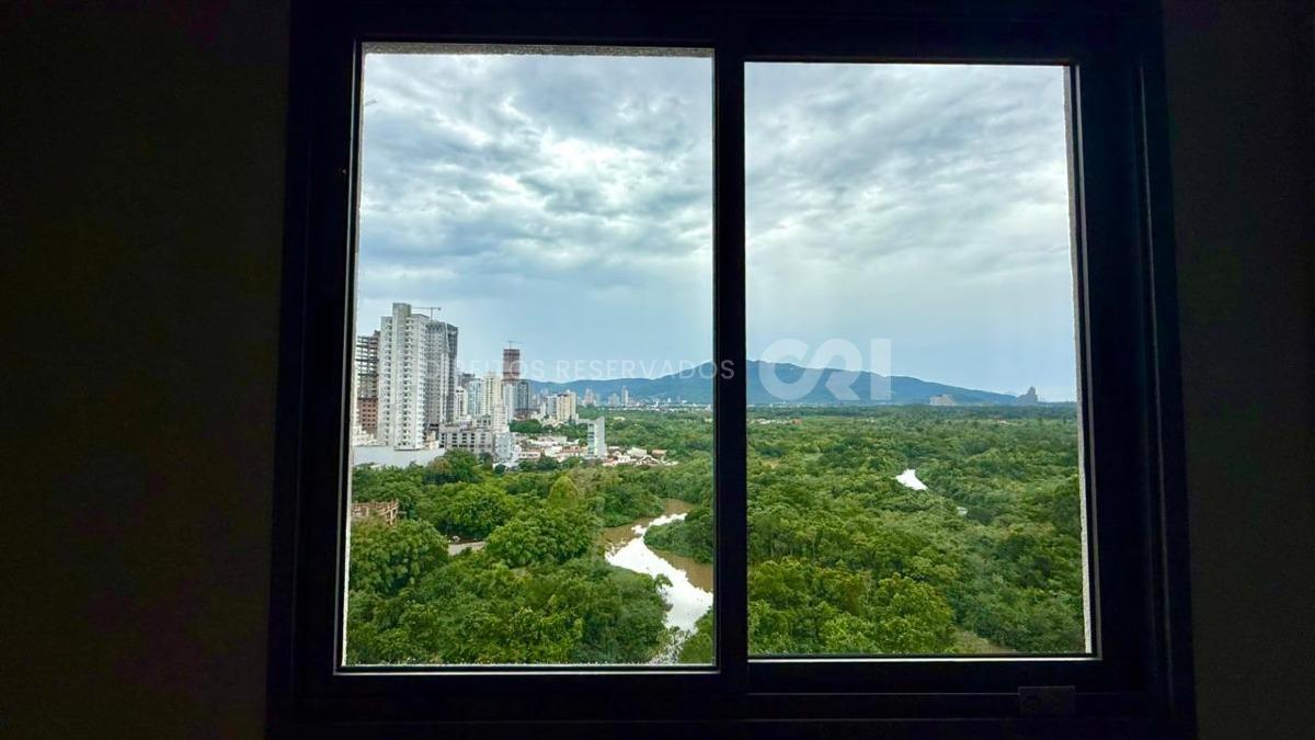 Apartamento com 2 Suítes no Edifício Haute na Meia Praia, Itapema