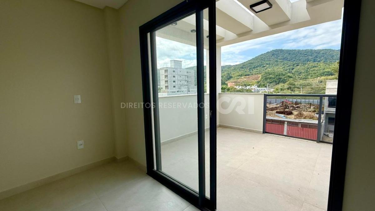 Cobertura Triplex com 3 Suítes no edifício Porto Seguro na Vila Nova em Porto Belo
