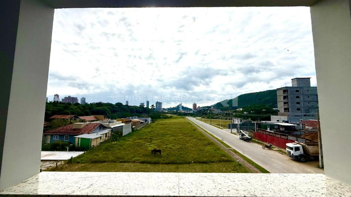 Cobertura Triplex com 3 Suítes no edifício Porto Seguro na Vila Nova em Porto Belo