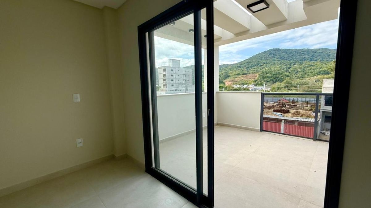 Cobertura Triplex com 3 Suítes no edifício Porto Seguro na Vila Nova em Porto Belo