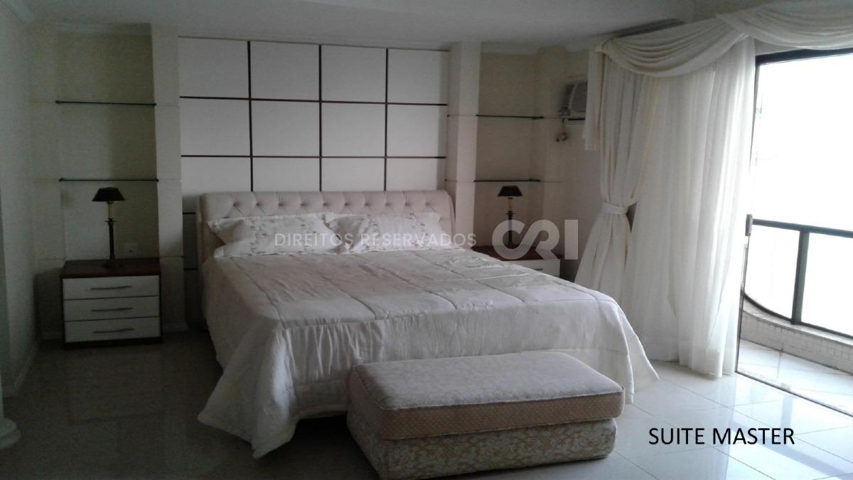 Apartamento Duplex com 4 Suítes no Edifício Canadá em Meia Praia, Itapema