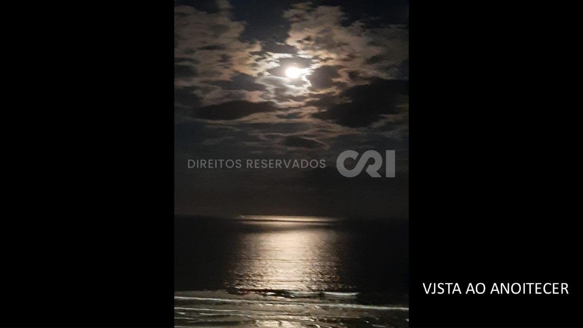 Apartamento Duplex com 4 Suítes no Edifício Canadá em Meia Praia, Itapema