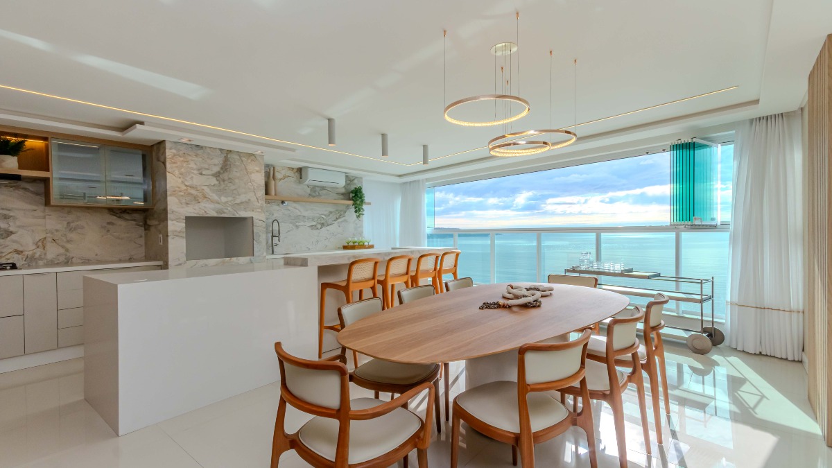 Apartamento com 4 Suítes no Lumiére Residence na Meia Praia em Itapema