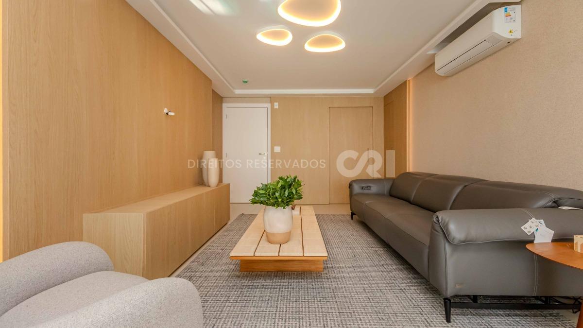 Apartamento com 4 Suítes no Lumiére Residence na Meia Praia em Itapema