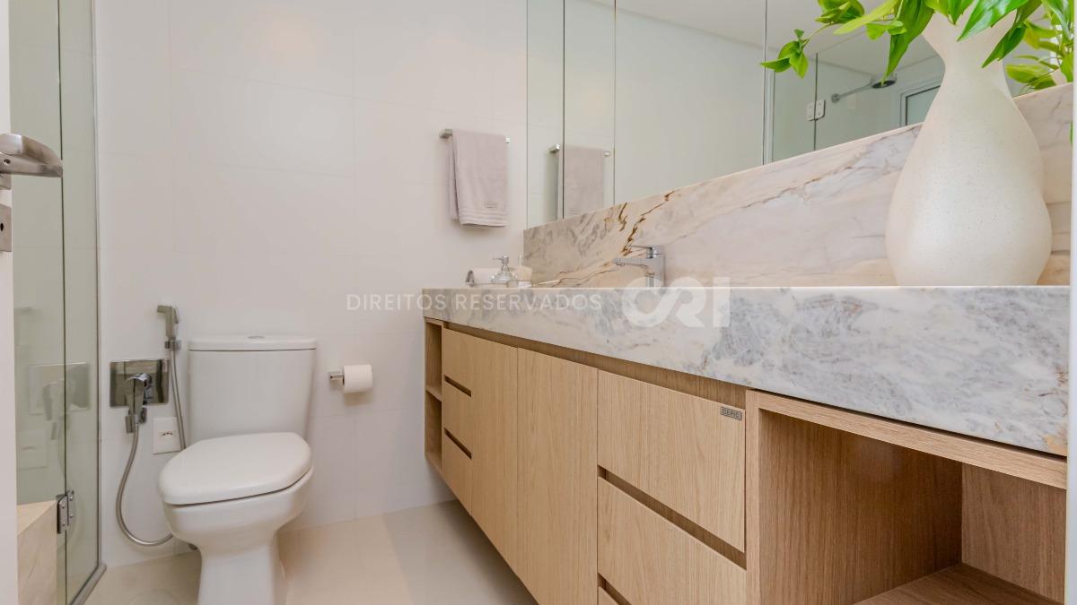 Apartamento com 4 Suítes no Lumiére Residence na Meia Praia em Itapema