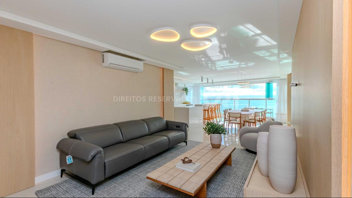 Apartamento com 4 Suítes no Lumiére Residence na Meia Praia em Itapema