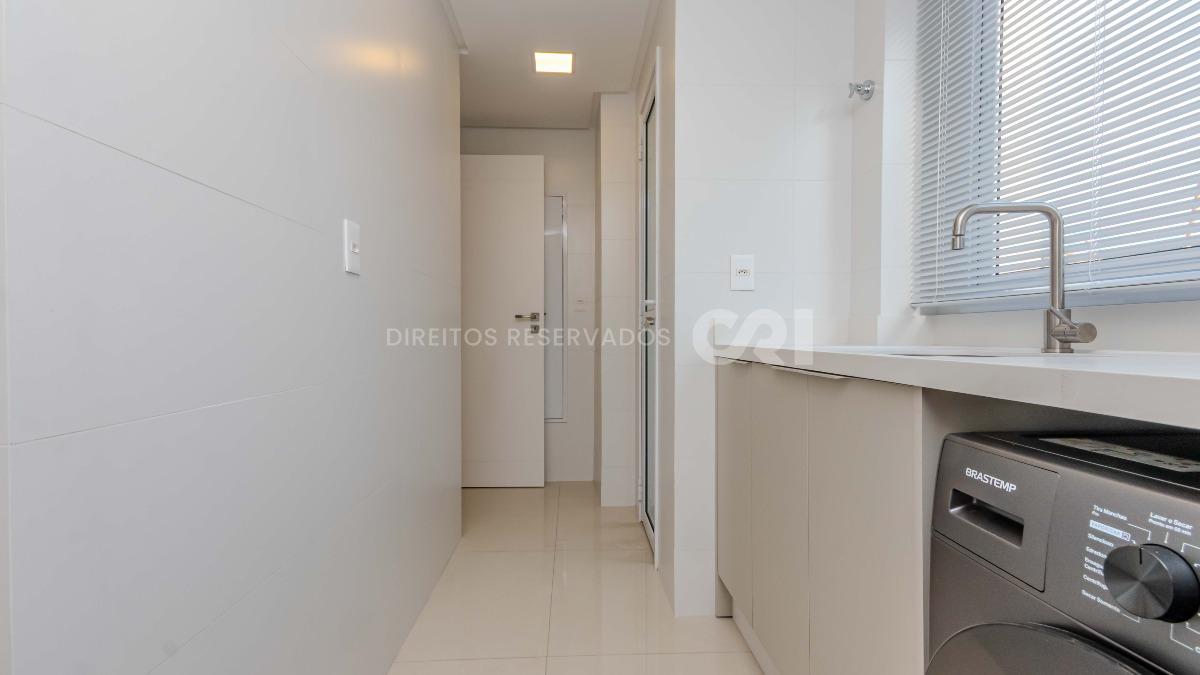 Apartamento com 4 Suítes no Lumiére Residence na Meia Praia em Itapema