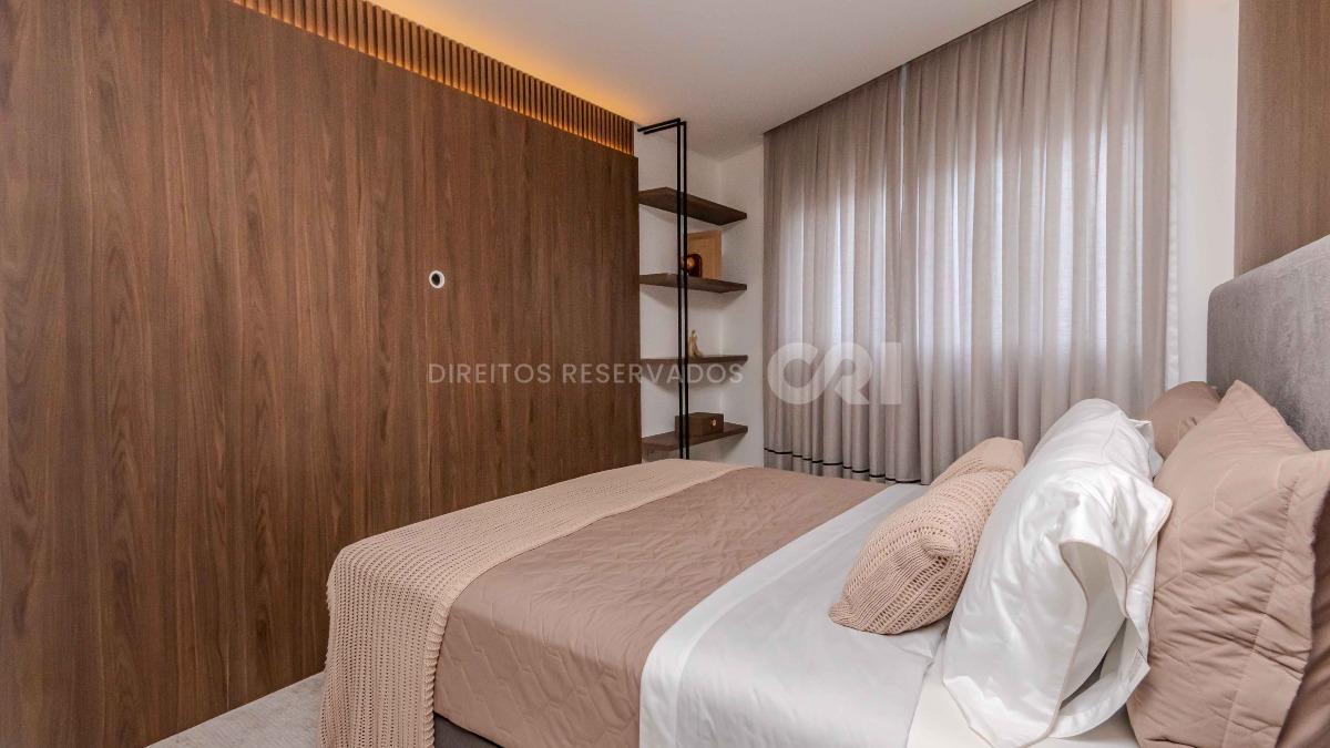 Apartamento com 4 Suítes no Lumiére Residence na Meia Praia em Itapema