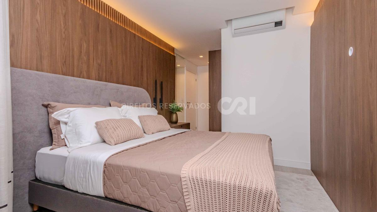 Apartamento com 4 Suítes no Lumiére Residence na Meia Praia em Itapema