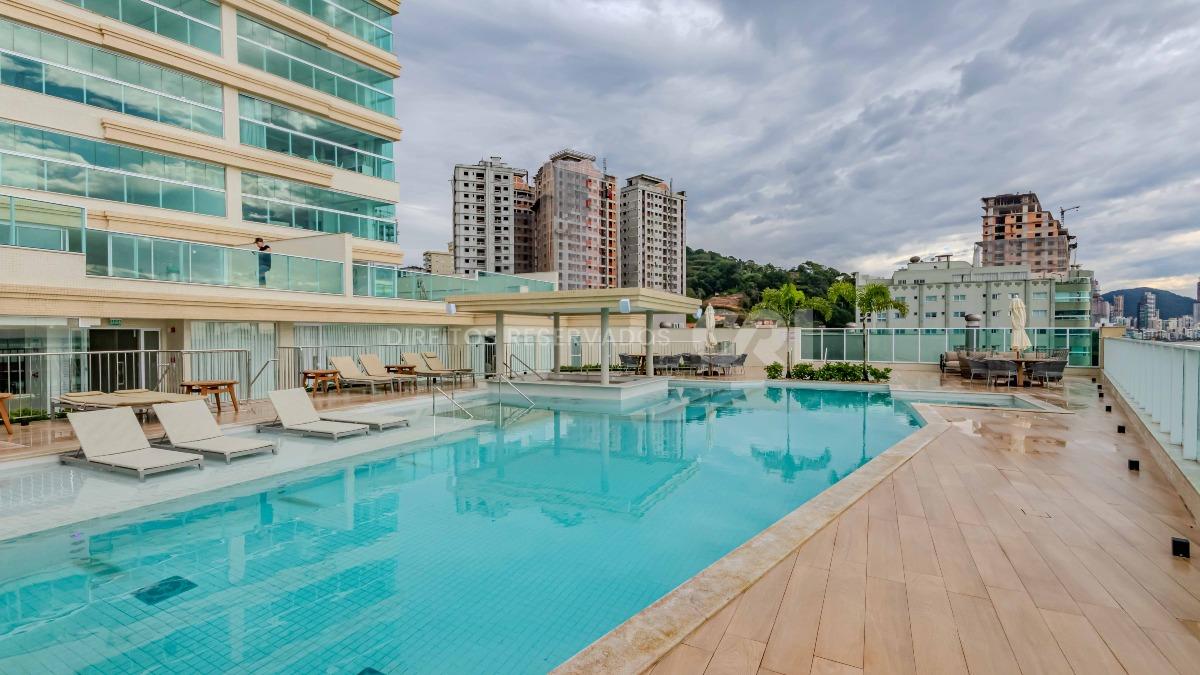 Apartamento com 4 Suítes no Lumiére Residence na Meia Praia em Itapema